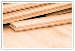 Detail smrkové palubky